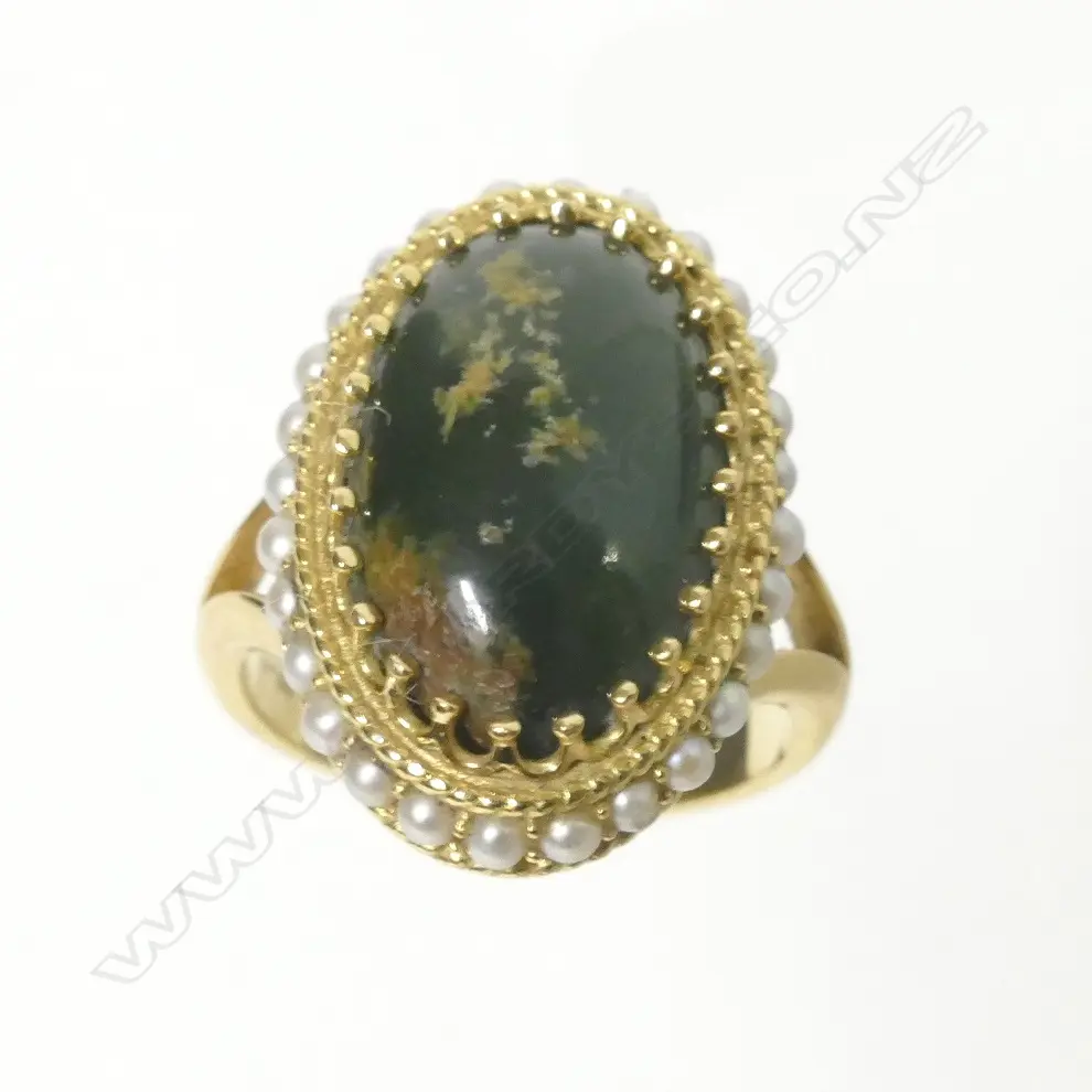 An 18ct. gold pearl and greenstone ring Image 1++