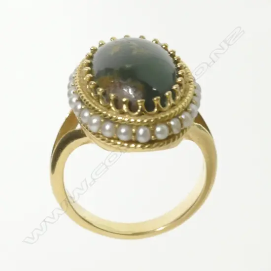 An 18ct. gold pearl and greenstone ring
