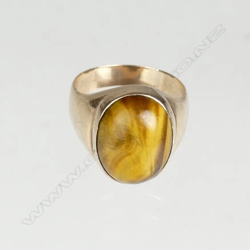 A 9ct. rose gold and tiger's eye ring Image 1++