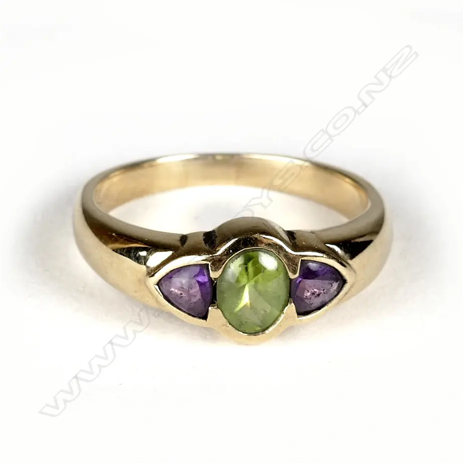 An estate 9ct. gold amethyst and peridot dress ring Image 1++