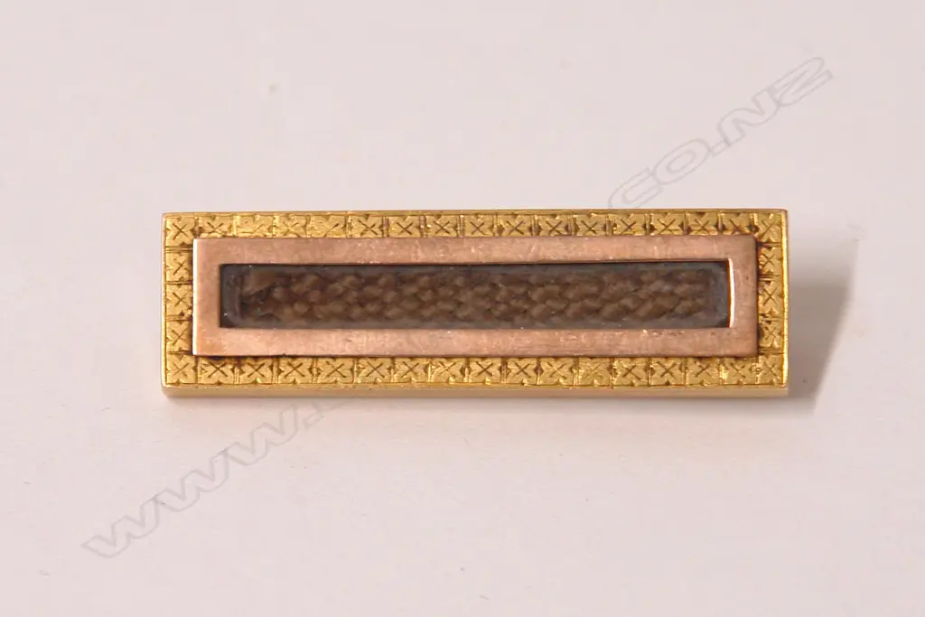 A 19thC 15ct. yellow gold mourning brooch Image 1++