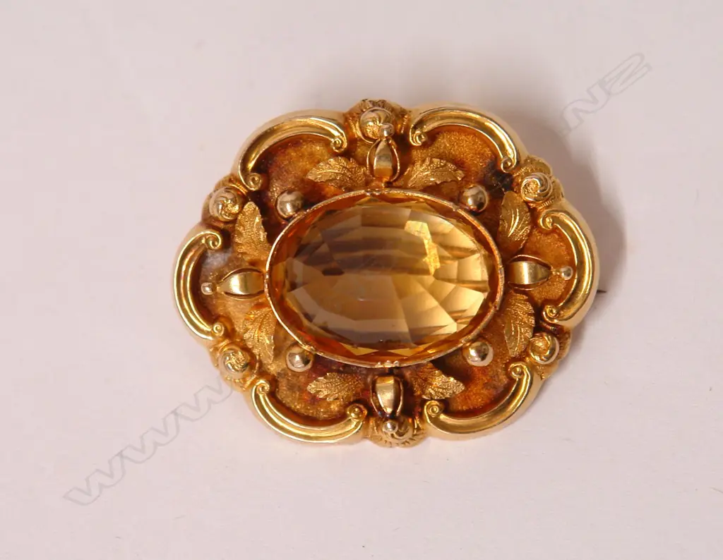 A 19thC 18ct. gilded yellow gold and citrine brooch Image 1++