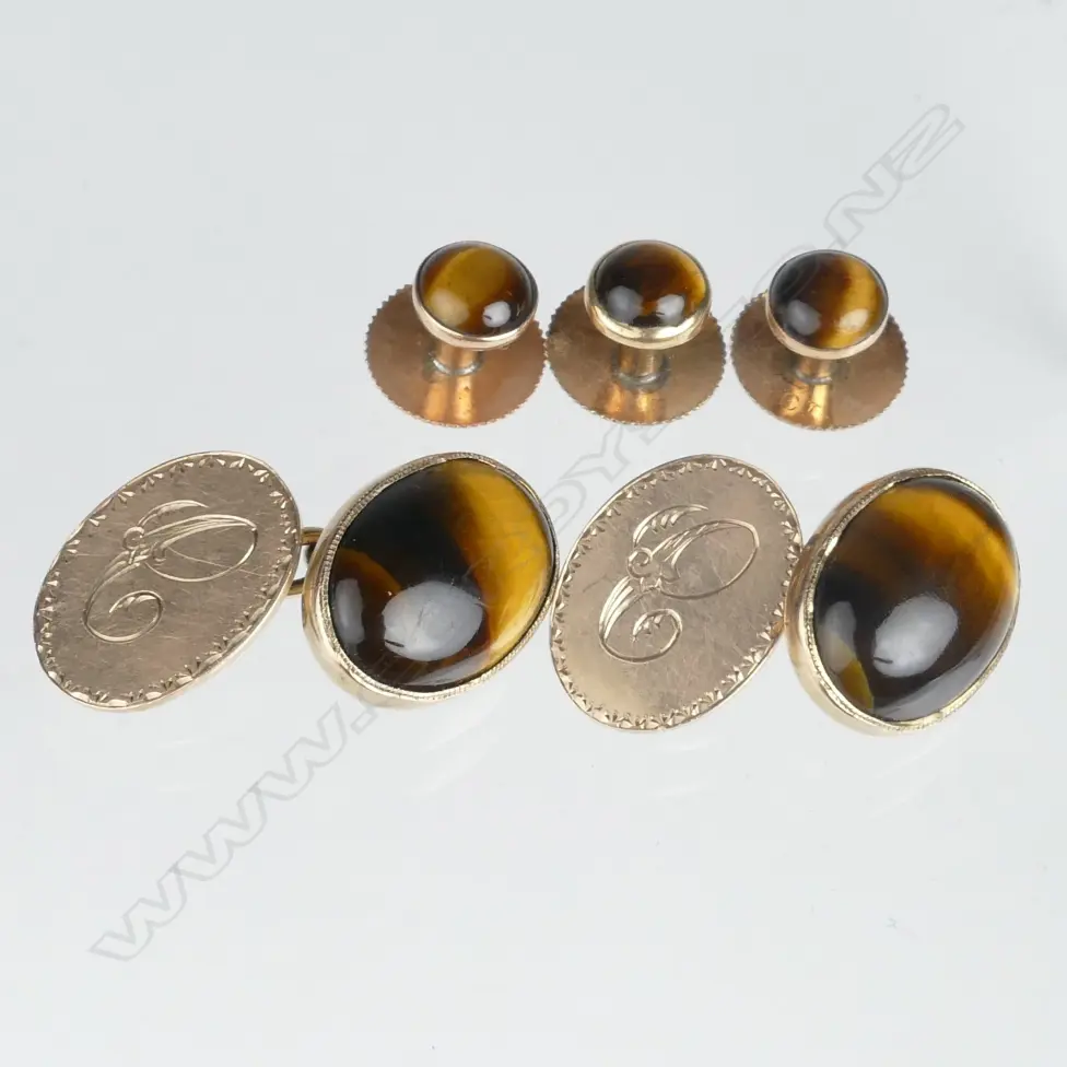 A pair of 9ct. rose gold tiger's eye cufflinks Image 1++
