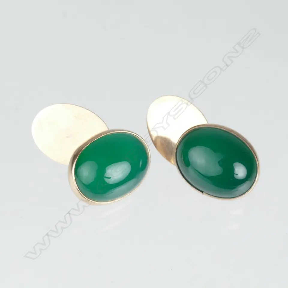 A pair of 9ct. rose gold and chrysoprase cufflinks Image 1++