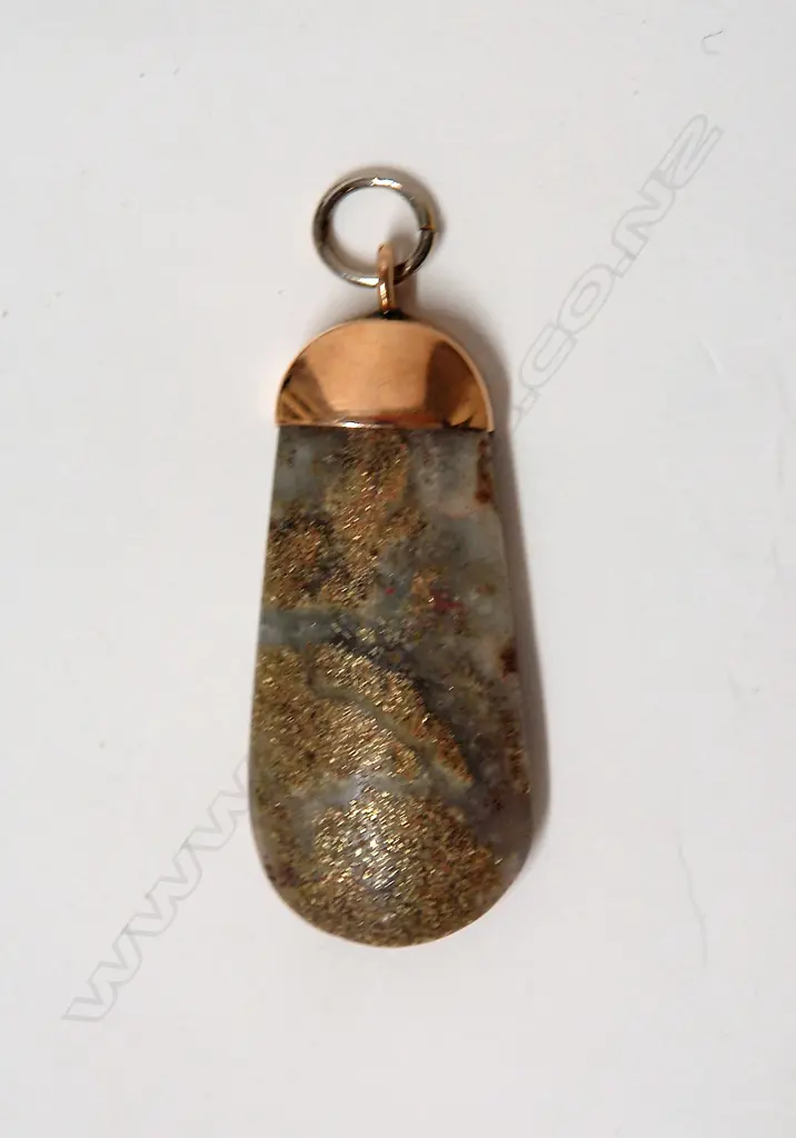 A N.Z. colonial 9ct. rose gold capped gold bearing quartz pendant Image 1++