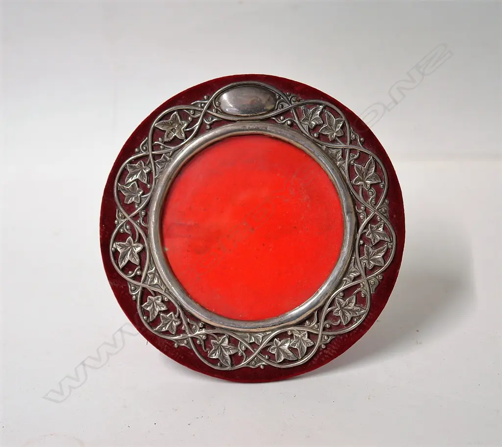 A silver mounted photo frame Image 1++