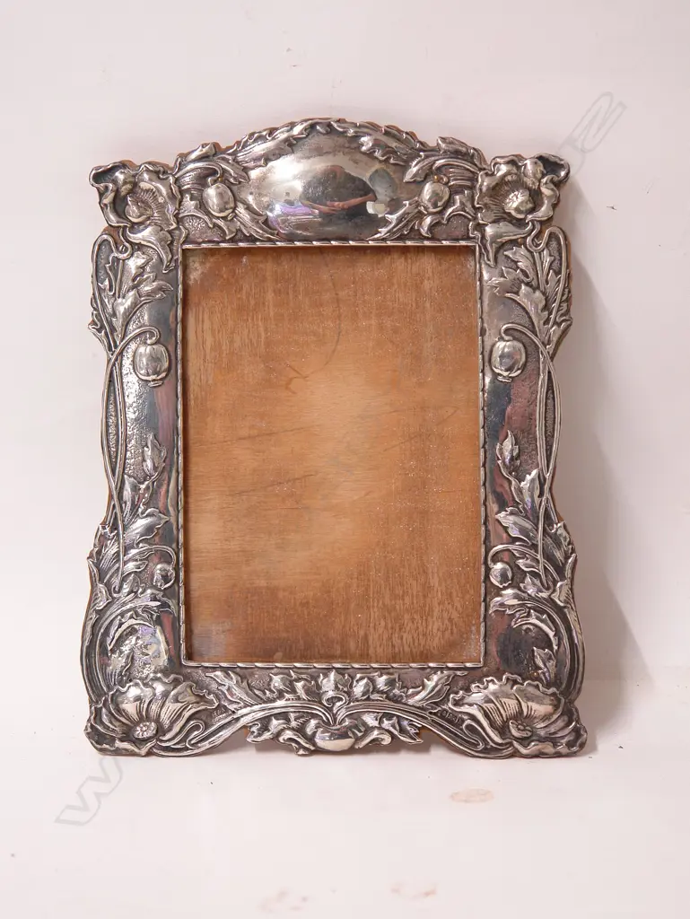 An Edwardian Art Nouveau silver photo frame Image 1++