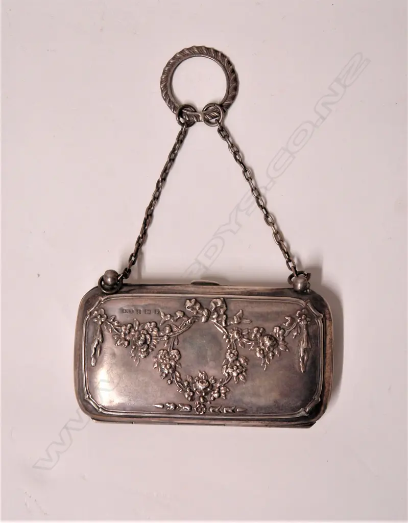 An Edwardian silver purse Image 1++