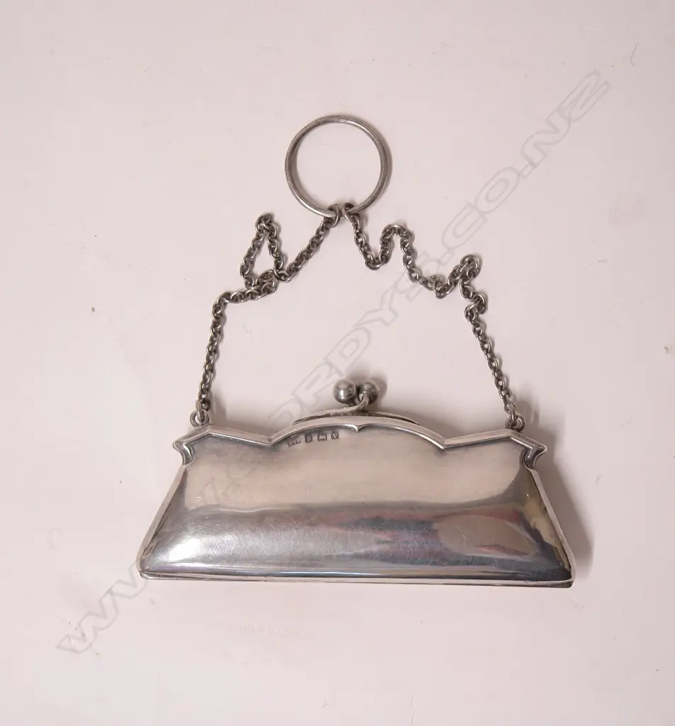 A 1920s lady's silver purse Image 1++