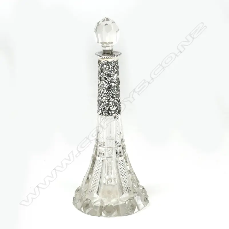 A late Victorian silver and crystal perfume bottle Image 1++