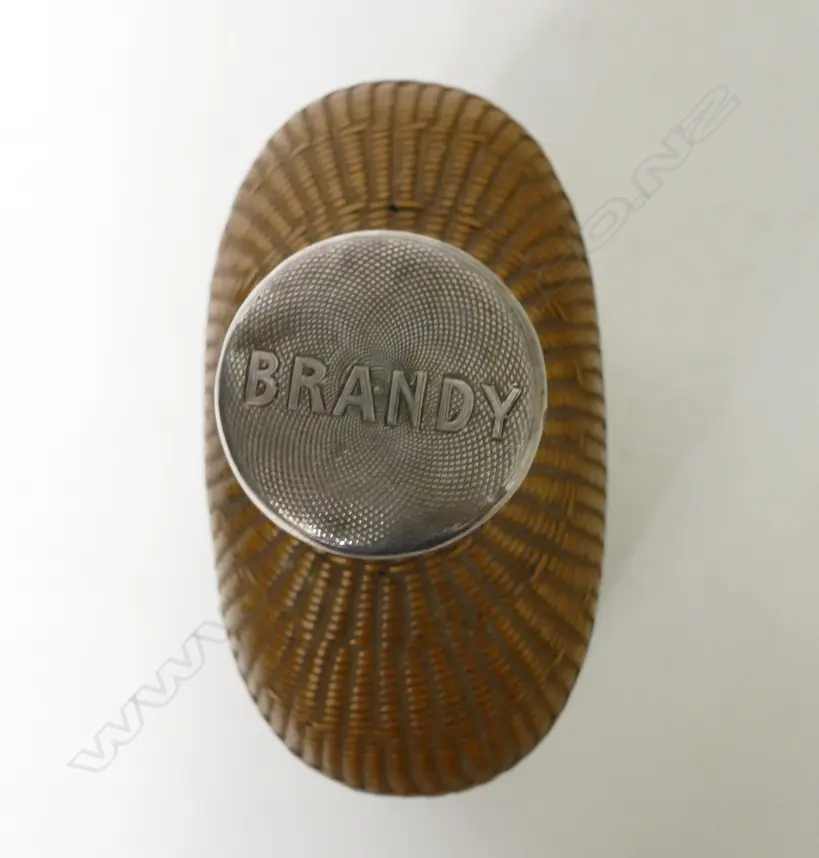 A mid-Victorian silver hip flask Image 1++
