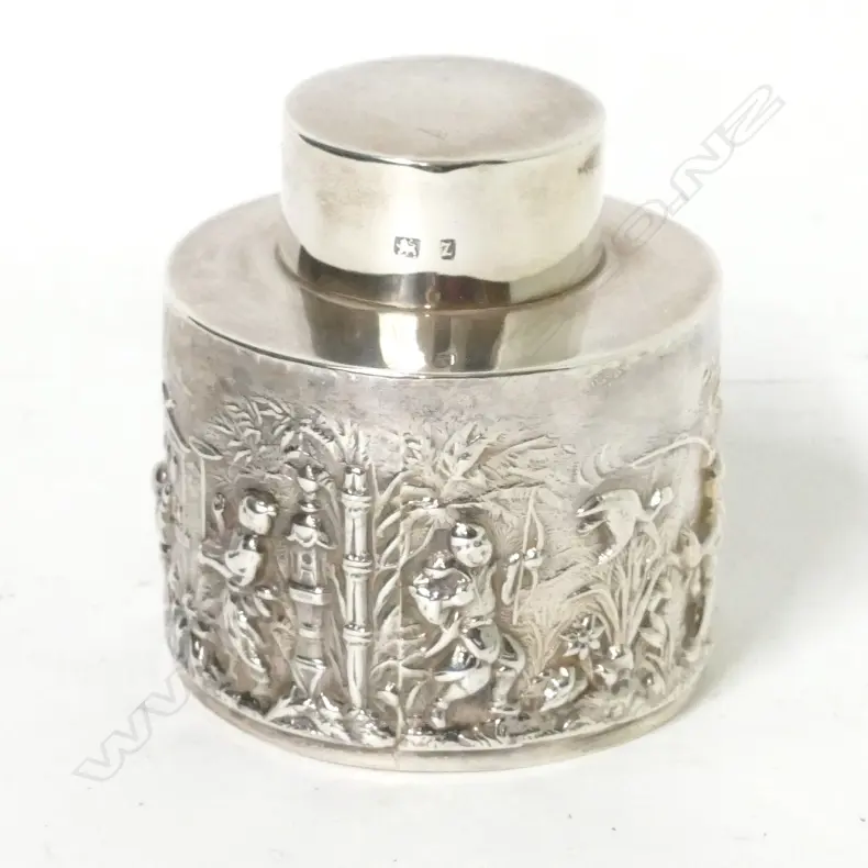 A small silver tea caddy Image 1++