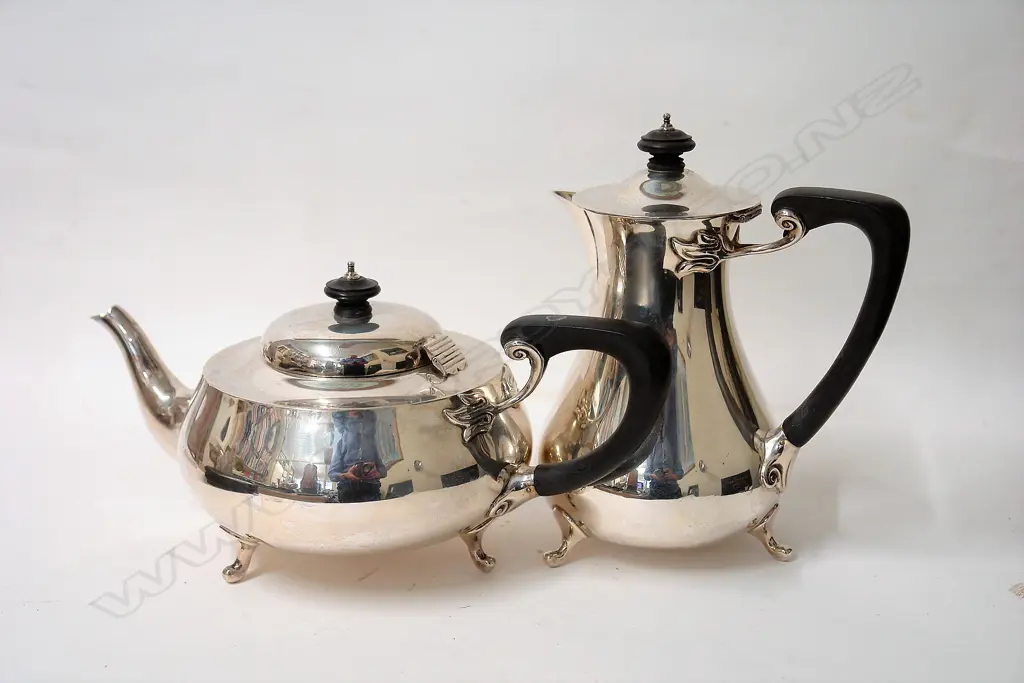 A 1920s silver teapot and hot water pot in Arts & Crafts plain design Image 1++