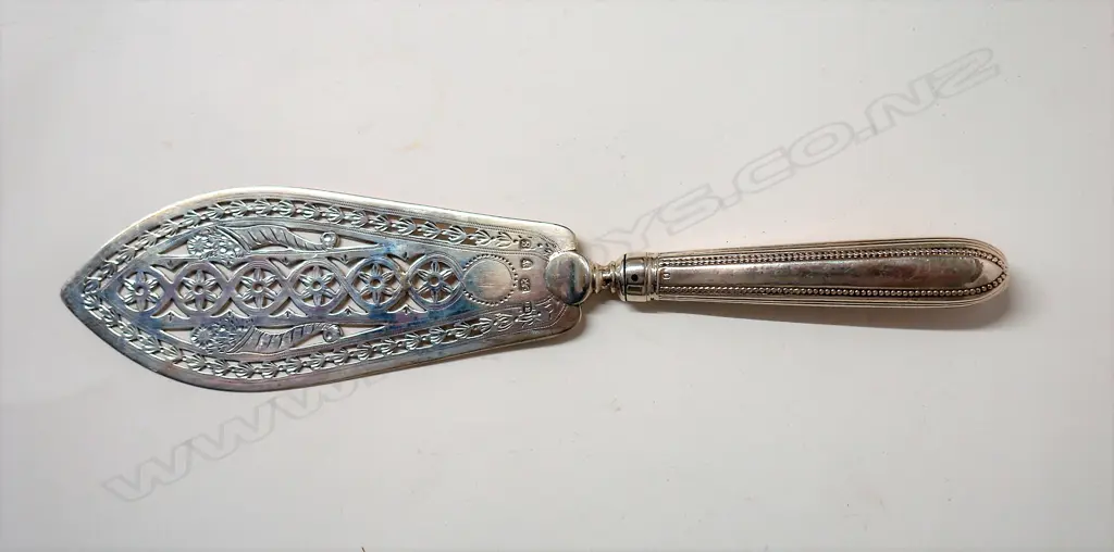 A George III silver fish slice Image 1++