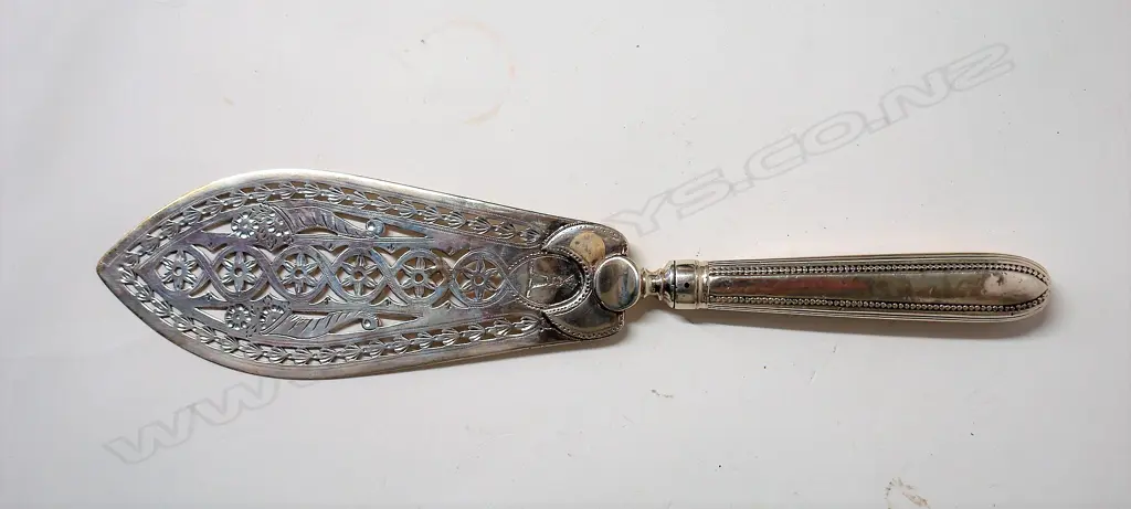 A George III silver fish slice Image 1++