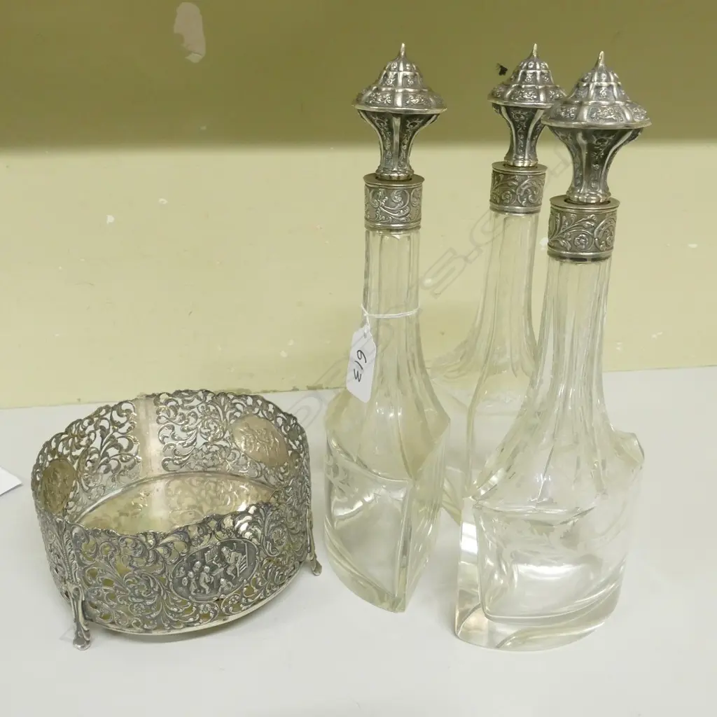 An early 20thC Dutch silver decanter set Image 1++