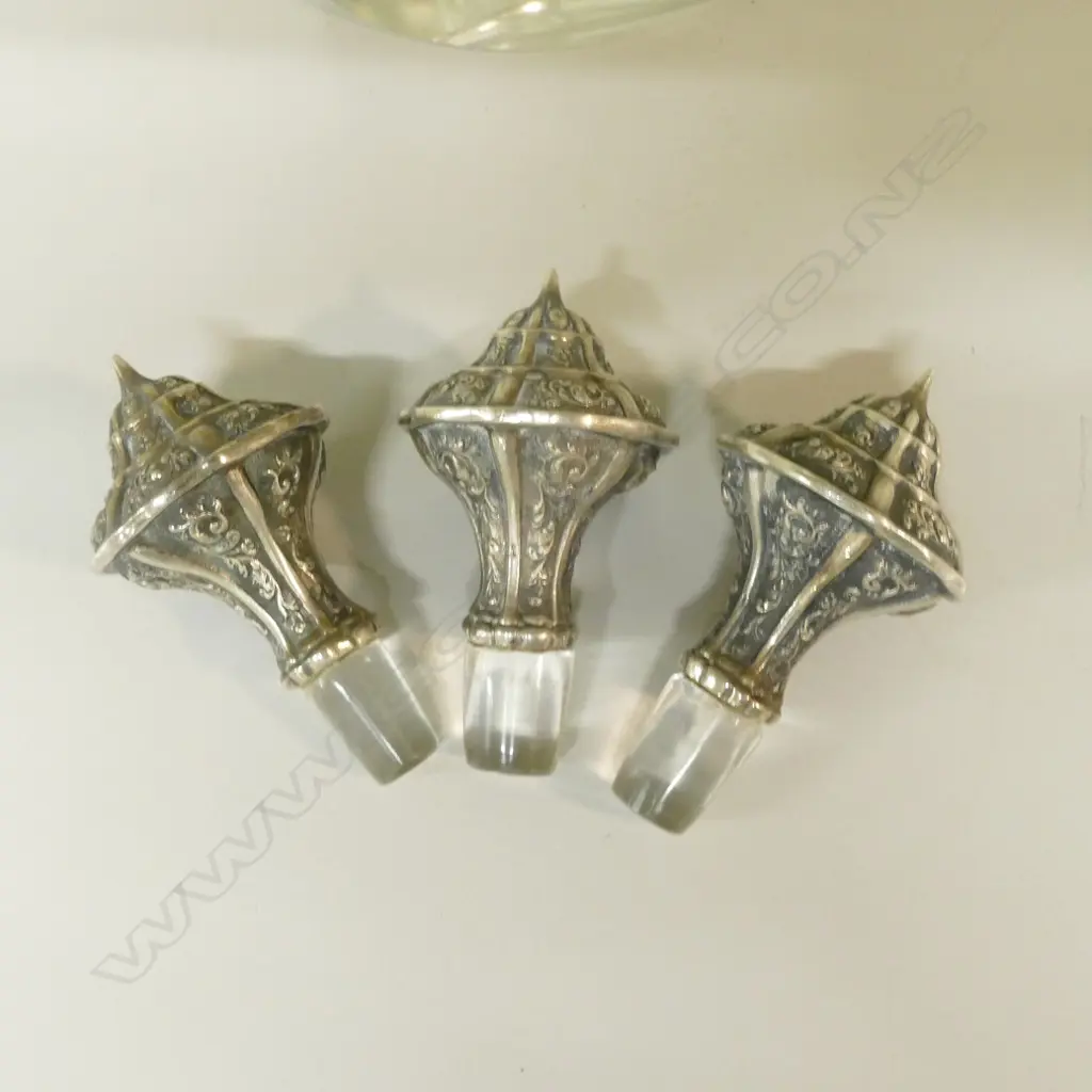 An early 20thC Dutch silver decanter set Image 1++