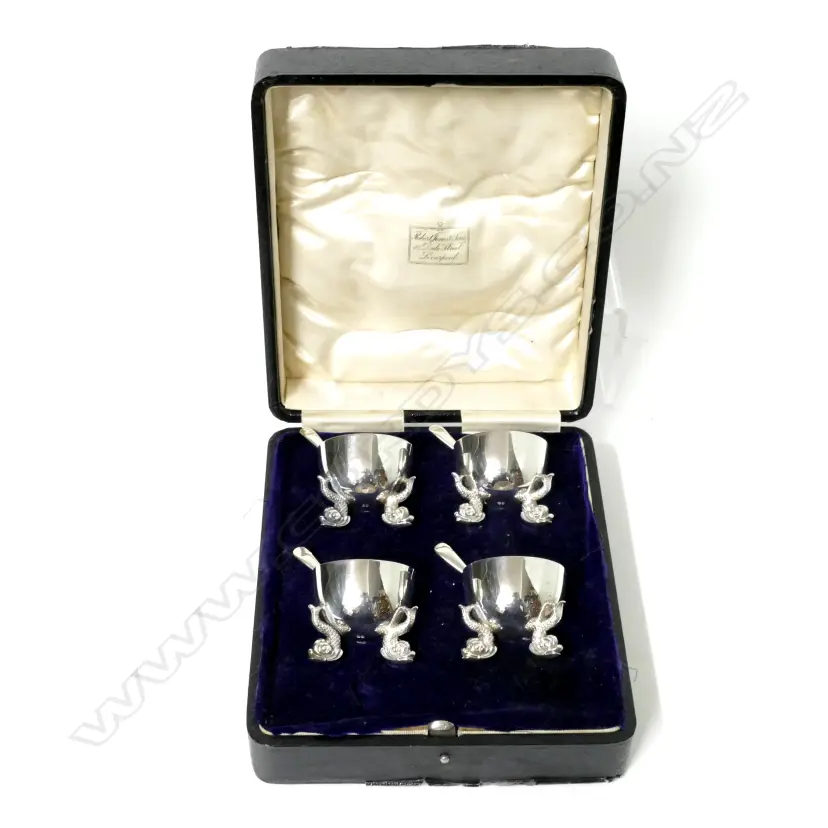 A set of mid-Victorian silver egg cups Image 1++