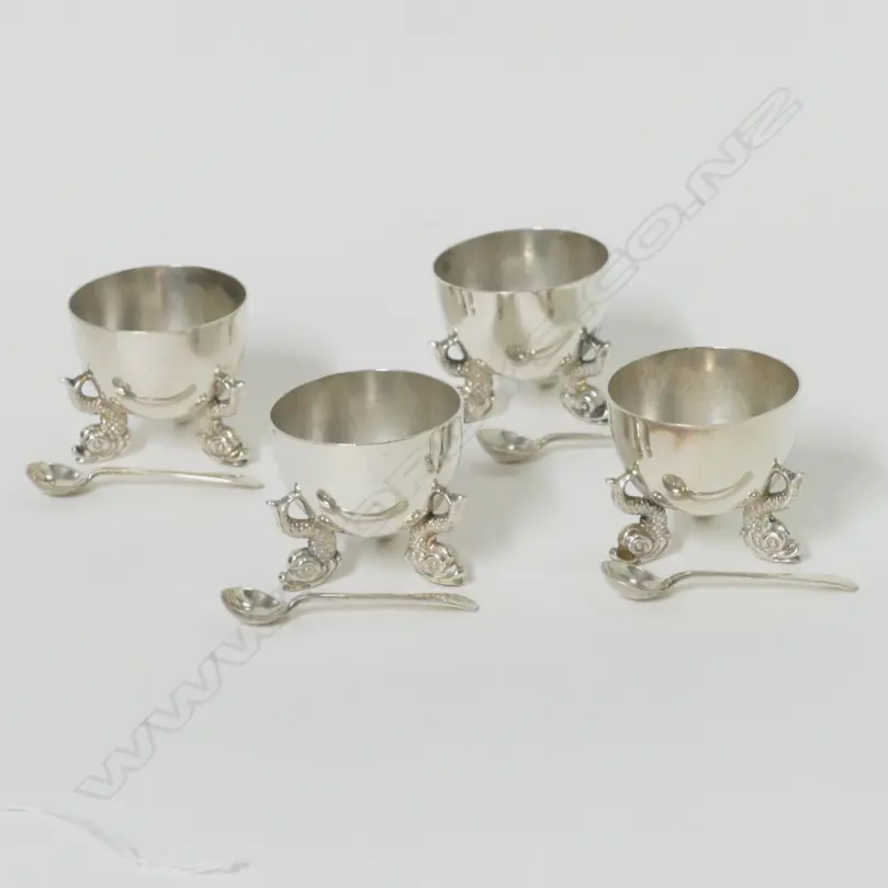 A set of mid-Victorian silver egg cups Image 1++