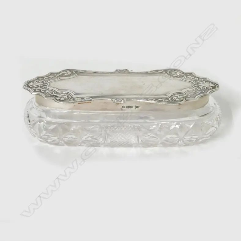 A silver lidded cut crystal pin dish Image 1++