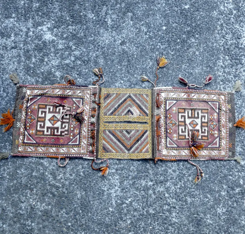 An old double-sided kilim saddlebag Image 1++