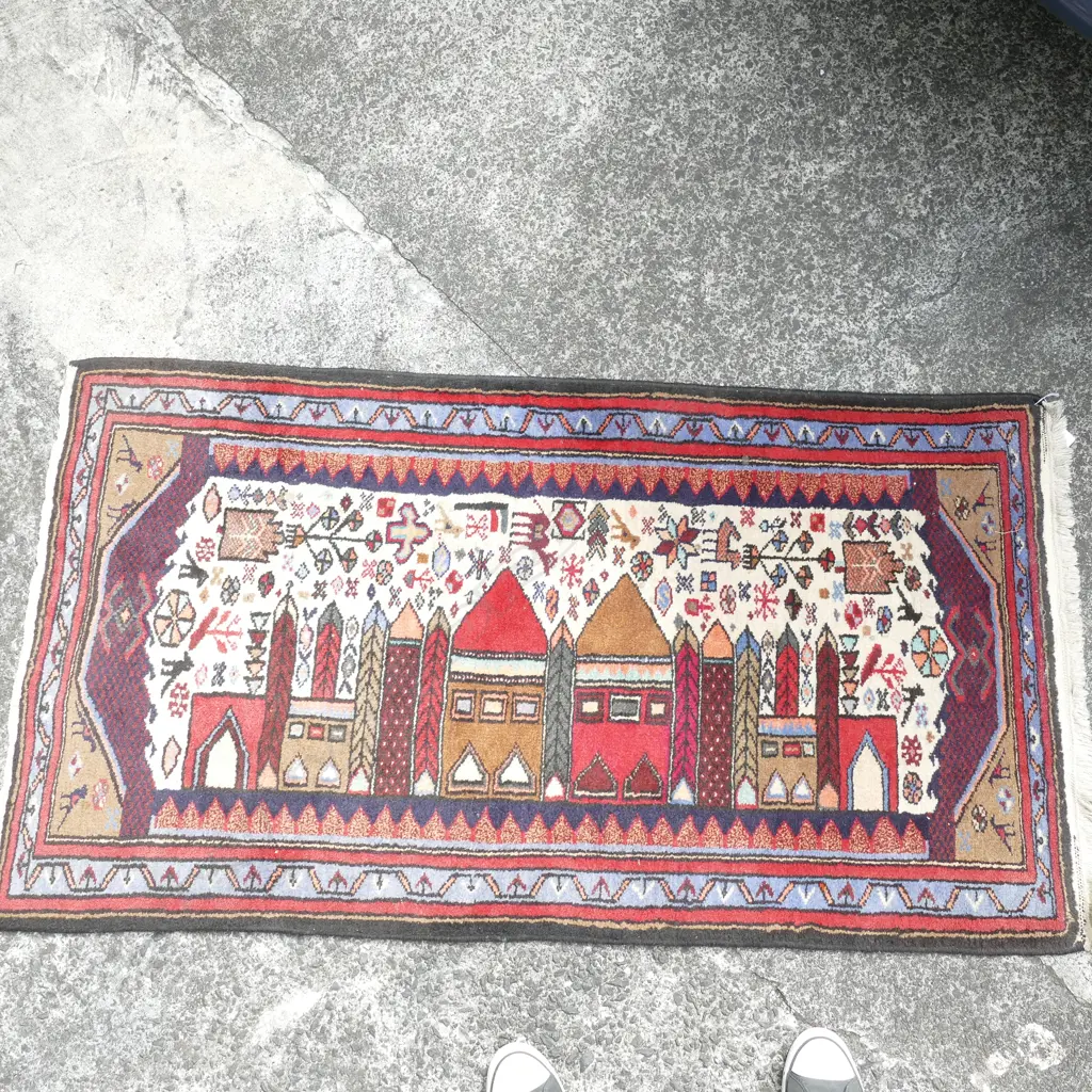 A small hand knotted Persian Hamadan pictorial rug Image 1++