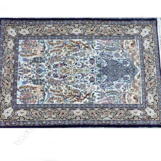 A fine quality finely knotted Persian Isfahan rug
