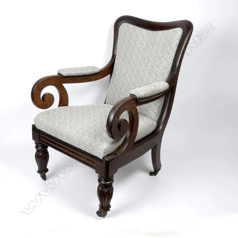 A Regency mahogany library chair Image 1++