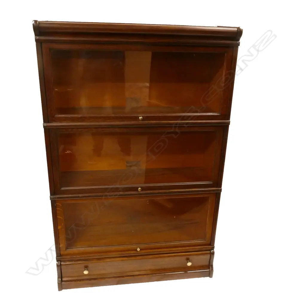 An American oak Globe-Wernicke sectional bookcase Image 1++
