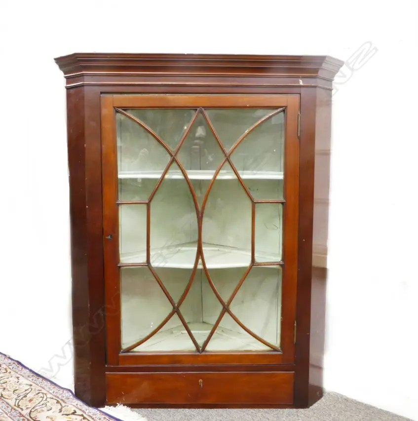 A Georgian mahogany hanging corner cabinet with a single glazed door Image 1++