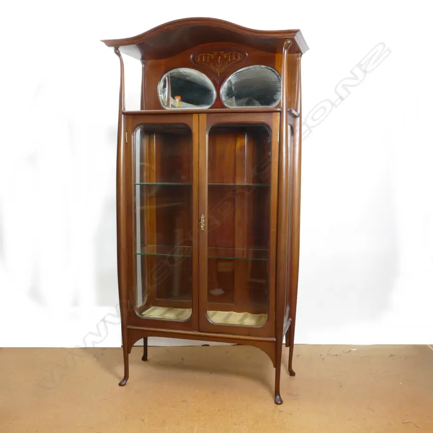 An elegant Edwardian mahogany display cabinet Image 1++