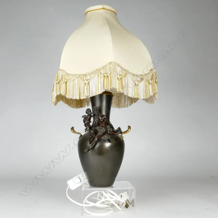An Art Nouveau bronze table lamp Image 1++