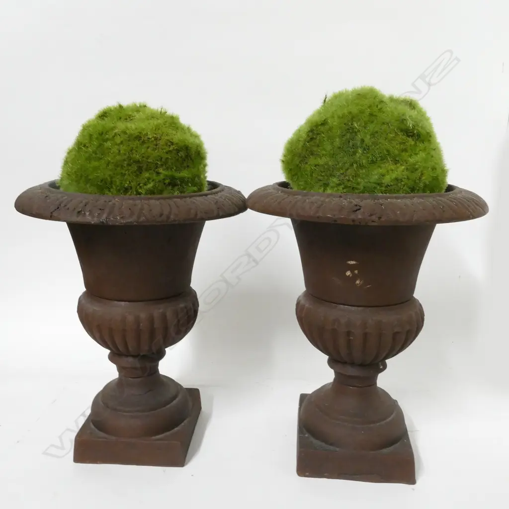 A pair of small cast iron garden urns Image 1++