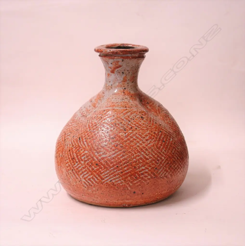 Len Castle shino glazed vase Image 1++