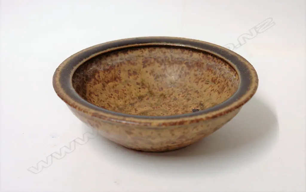 An early Len Castle stoneware bowl Image 1++