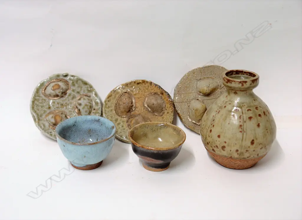 Six pottery pieces Image 1++