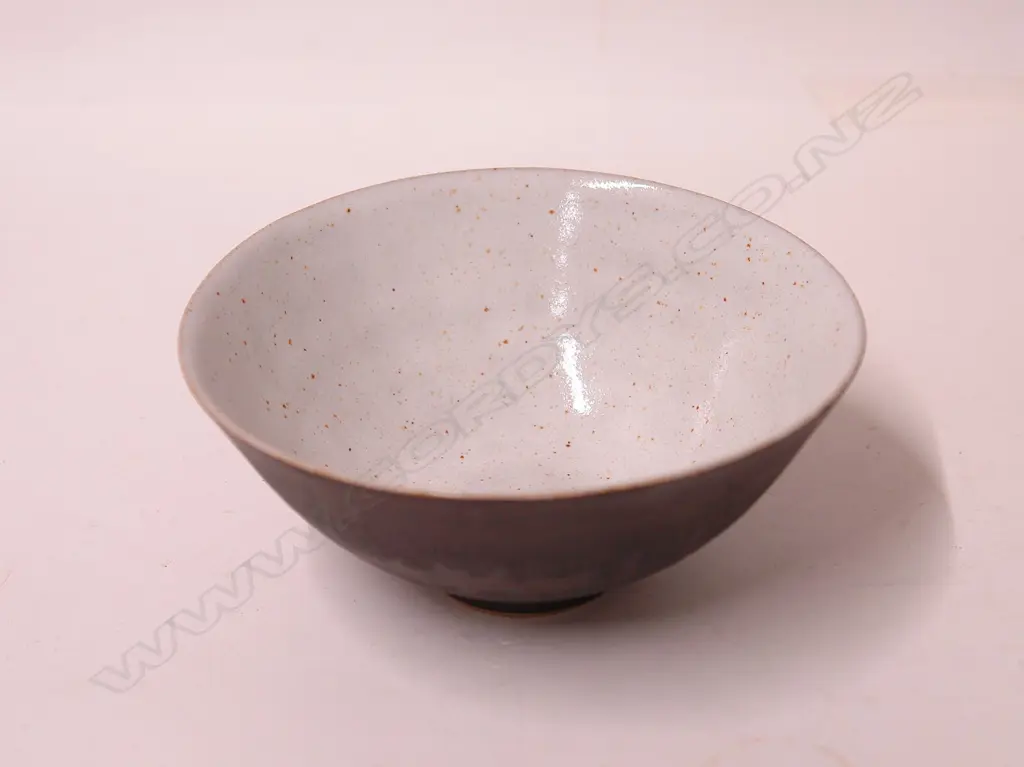 Lucie Rie circular footed bowl Image 1++