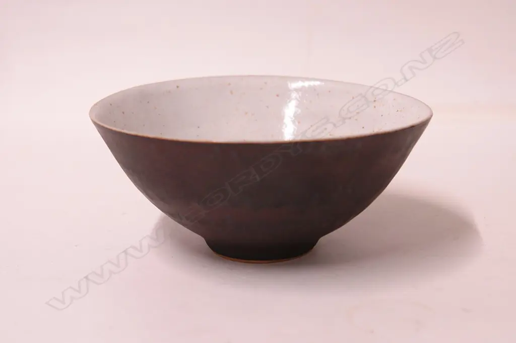 Lucie Rie circular footed bowl Image 1++