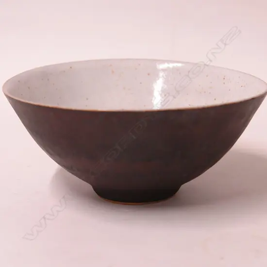 Lucie Rie circular footed bowl