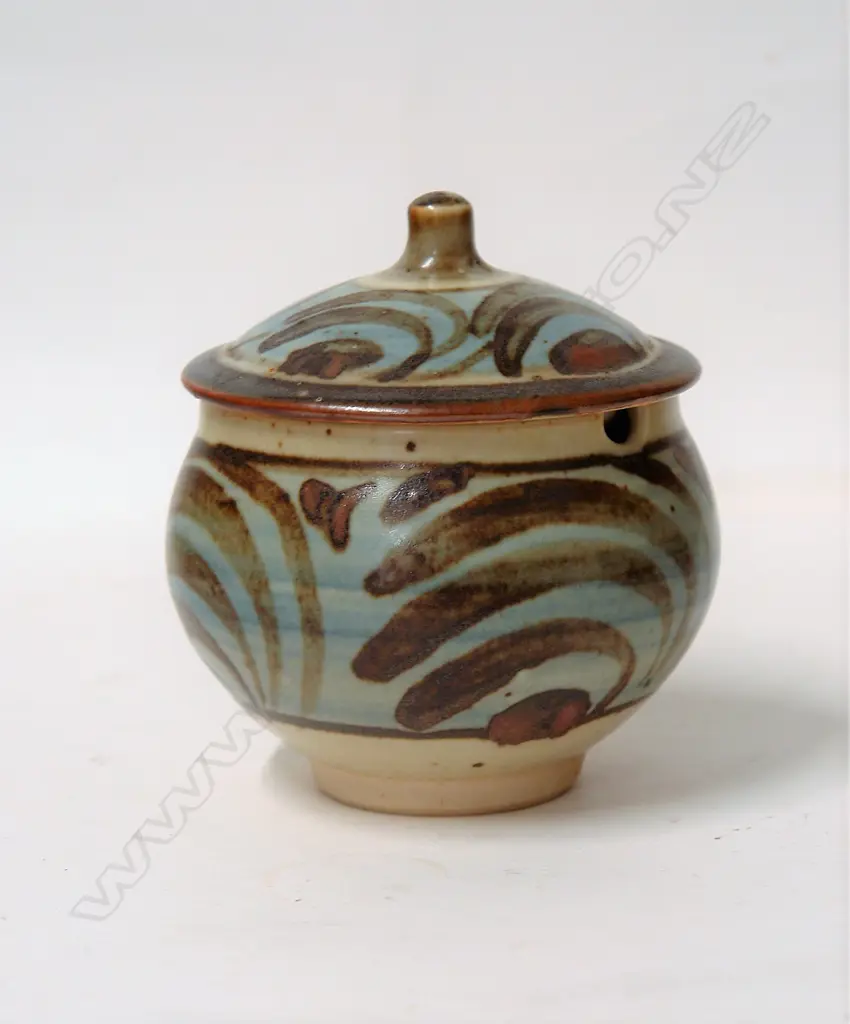 Bernard Leach St. Ives lidded marmalade pot Image 1++