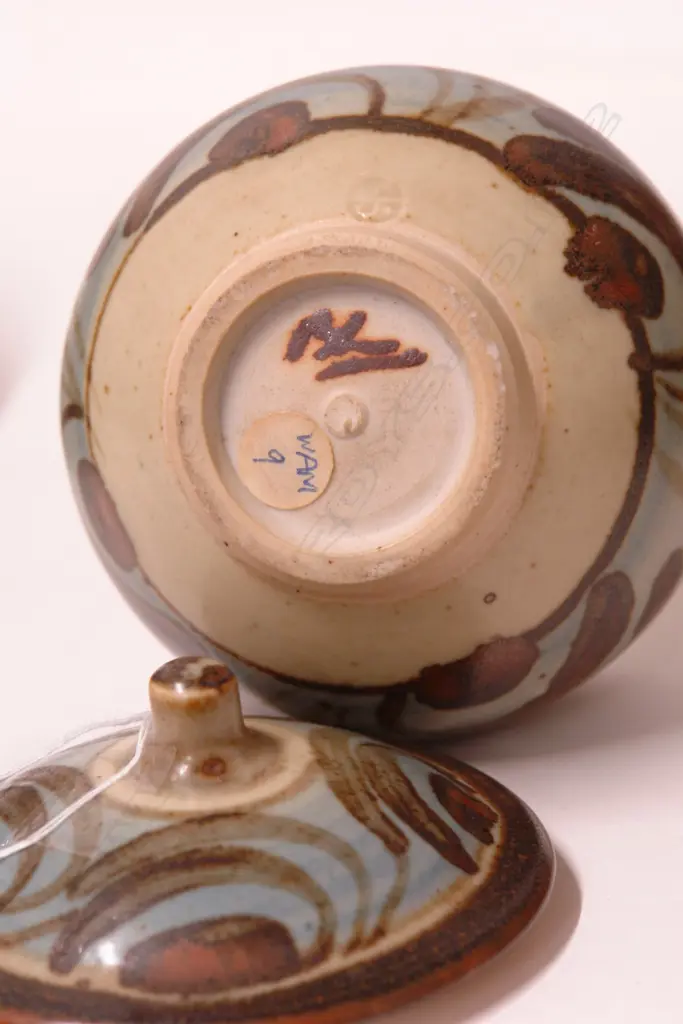 Bernard Leach St. Ives lidded marmalade pot Image 1++
