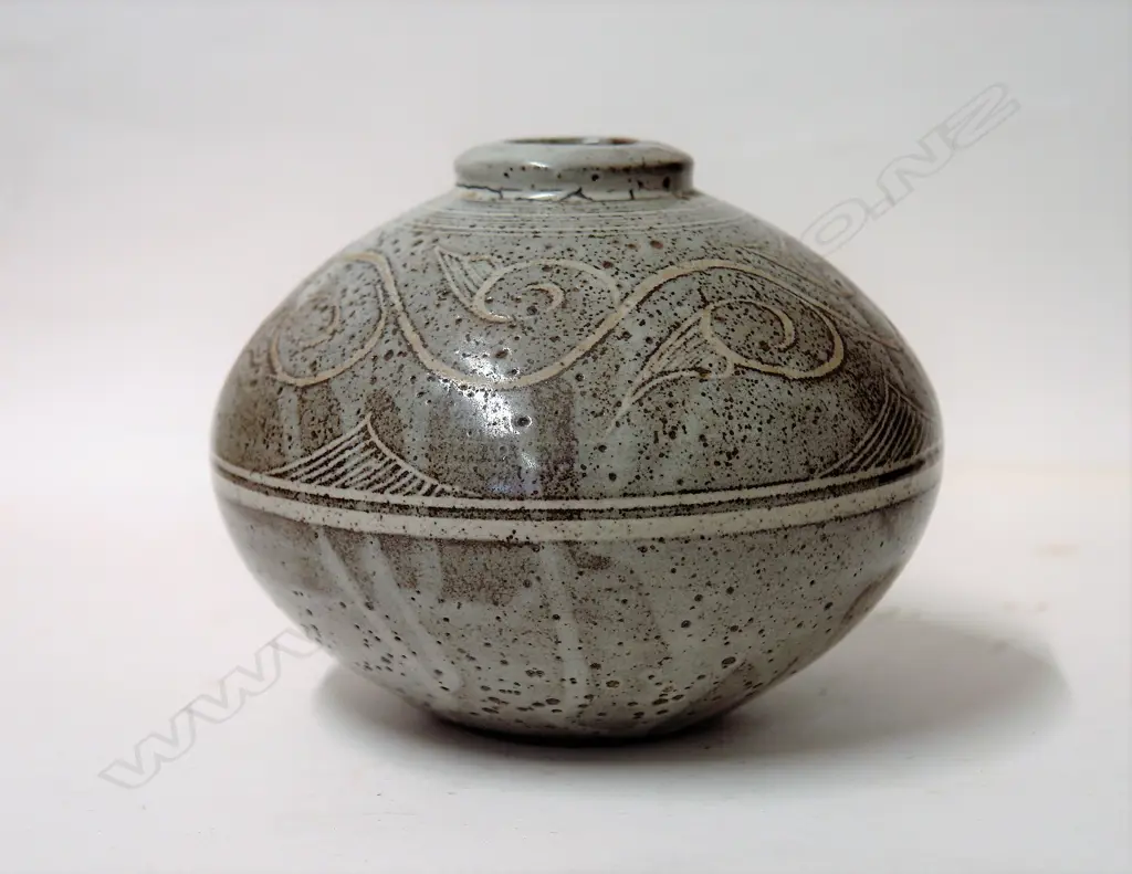 David Leach squat ovoid pottery vase Image 1++