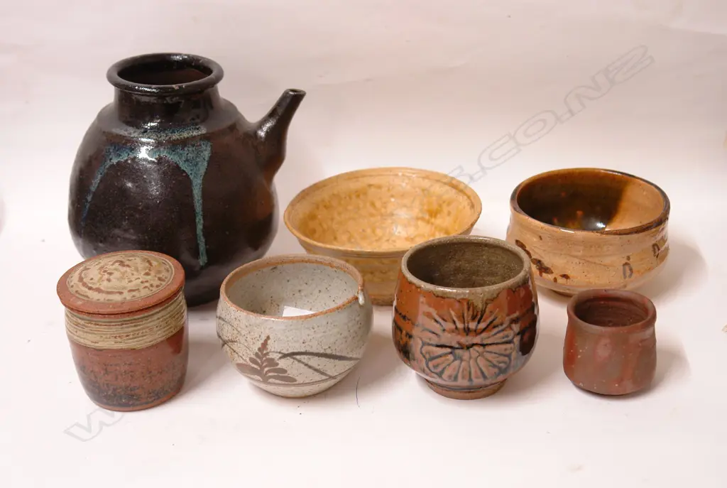 Six international pottery pieces Image 1++