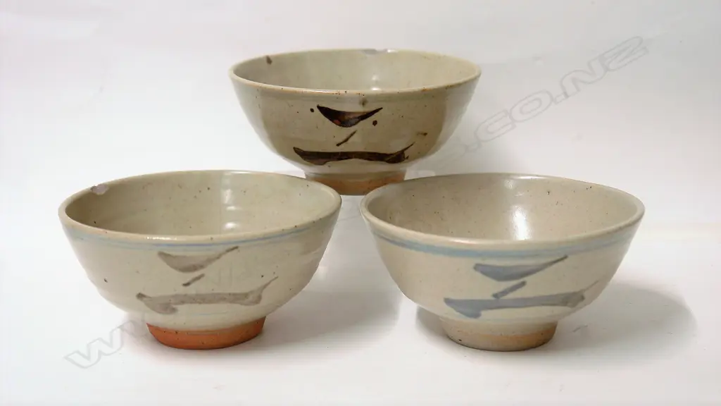 Three St. Ives Standard Ware bowls Image 1++