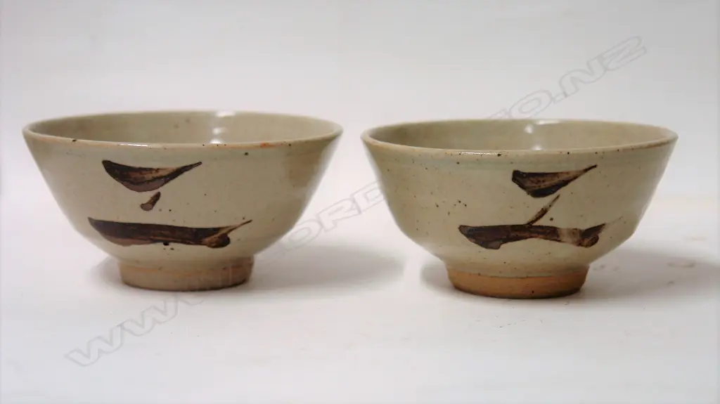 A pair of Leach Standard ware bowls Image 1++