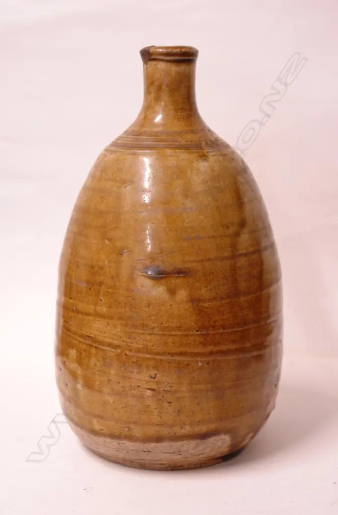 A Japanese Edo period mallet formed bottle Image 1++