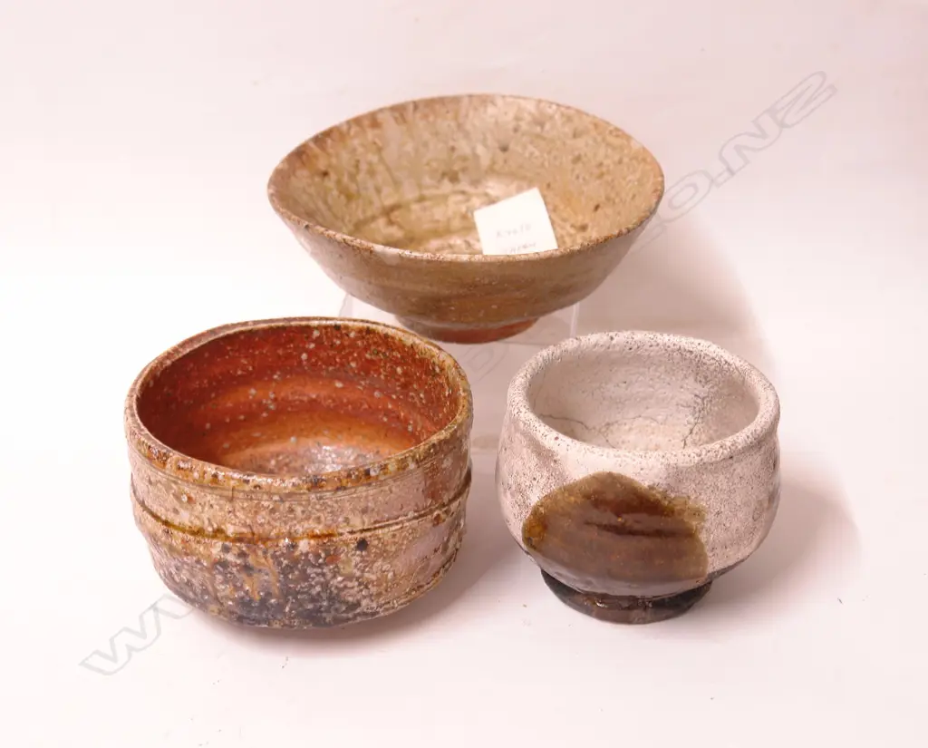Three Japanese studio pottery pieces Image 1++