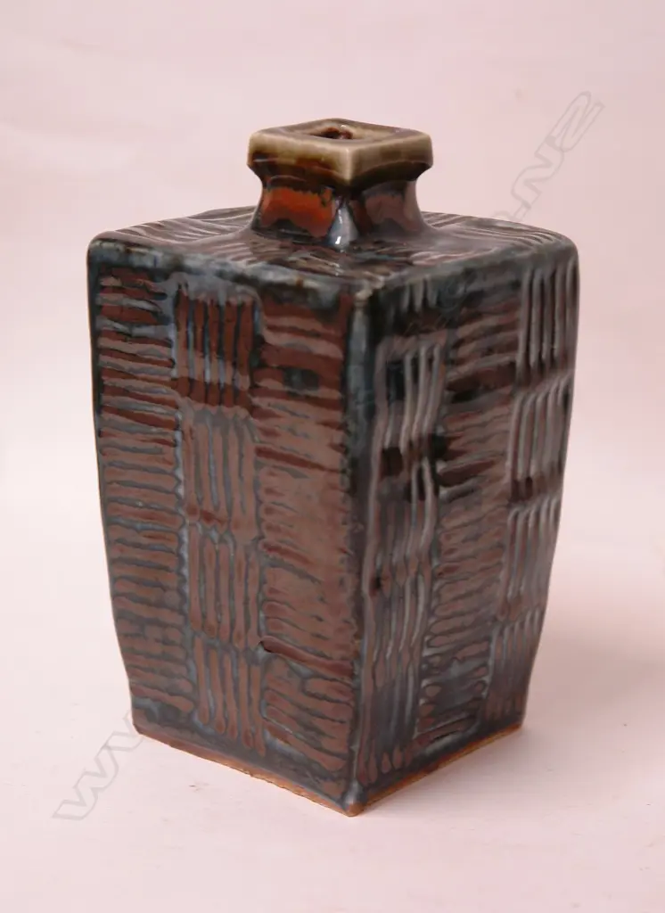 Takeichi Kawai square section bottle vase Image 1++