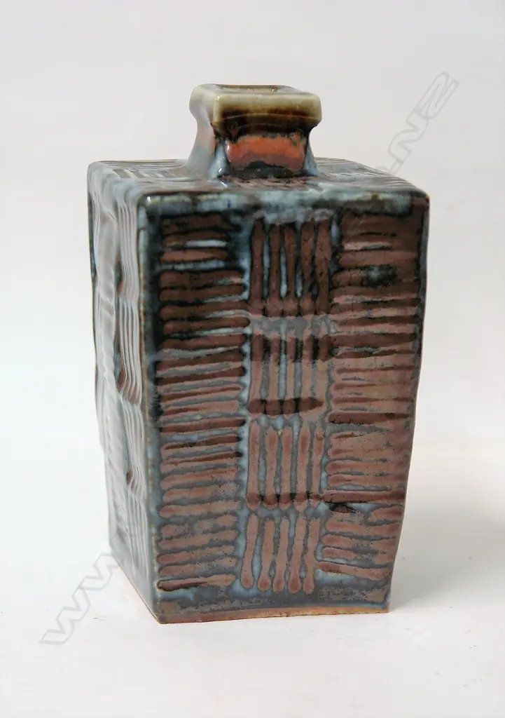 Takeichi Kawai square section bottle vase Image 1++