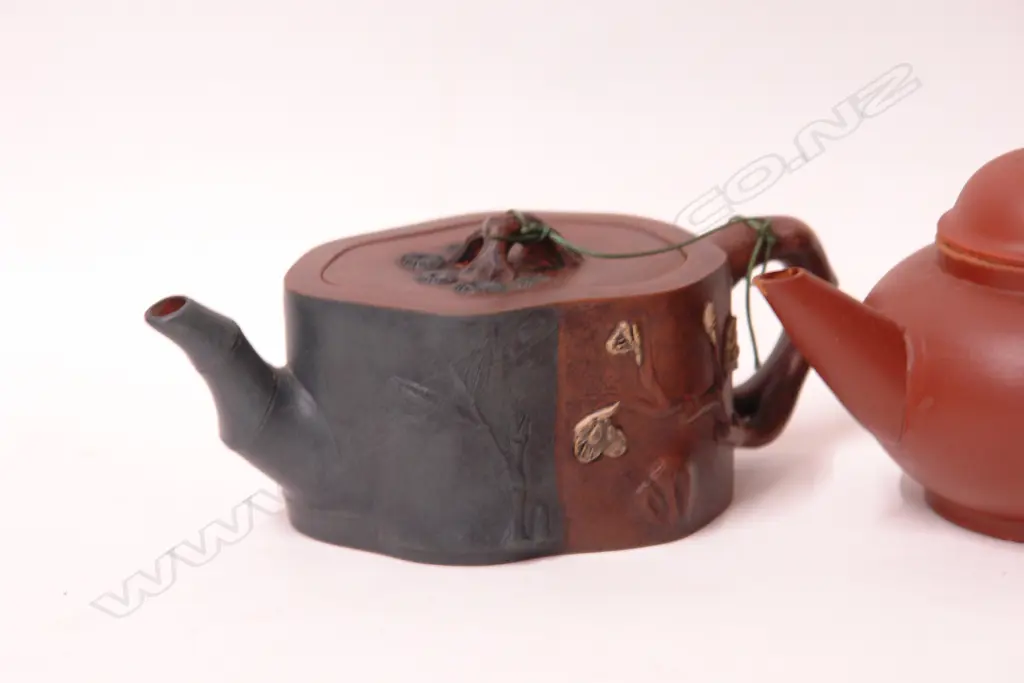 A Chinese Yixing teapot Image 1++